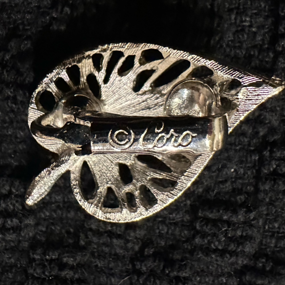 Vintage Coro Silver Textured Leaf Brooch and Clip On Earring Set - Picture 3 of 4